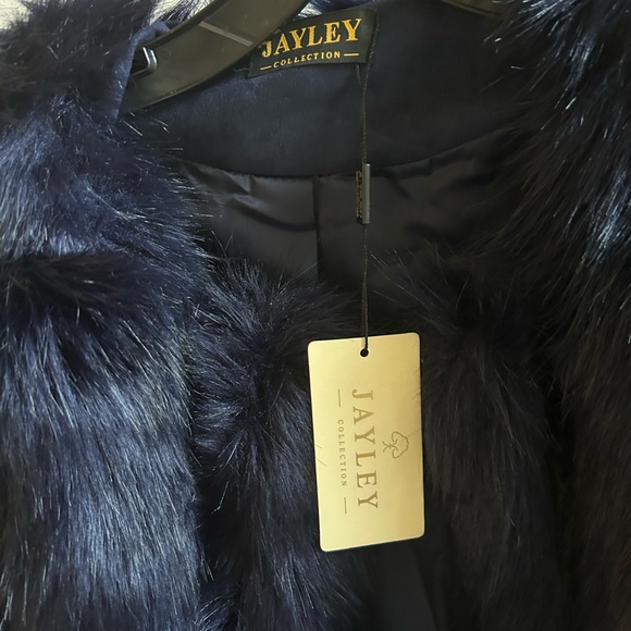 JAYLEY Bamboo Faux Fur Jacket (similar to Frankie shop) - Picture 6 of 8